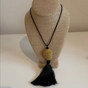Elegant Gold and Black Pendant Necklace